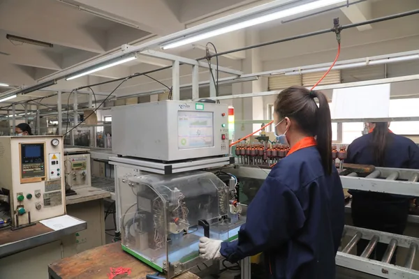 Operator at an automatic armature machine